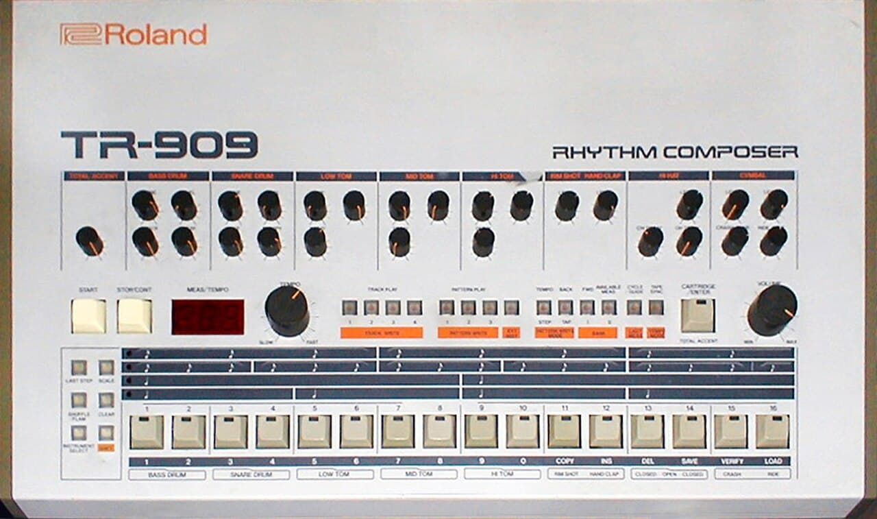 ハウスとテクノを決定づけたドラムマシン Roland TR-909
