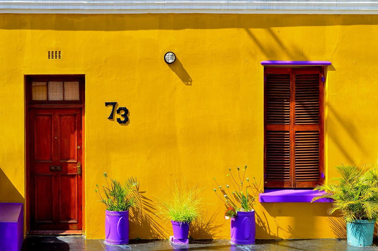 A colourful street in Bo-Kaap, Cape Town — a short walk from the City Bowl clubs covered in this guide